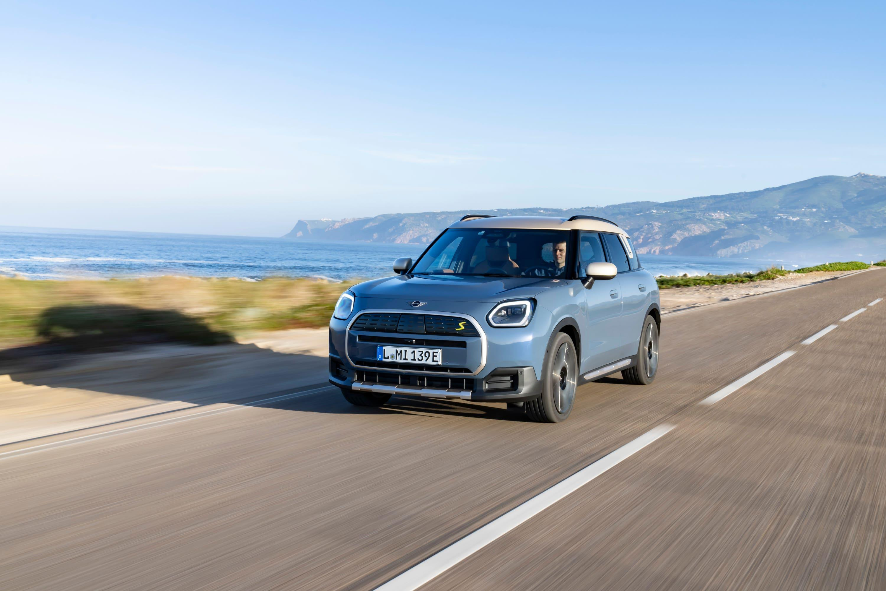 electric mini countryman driving